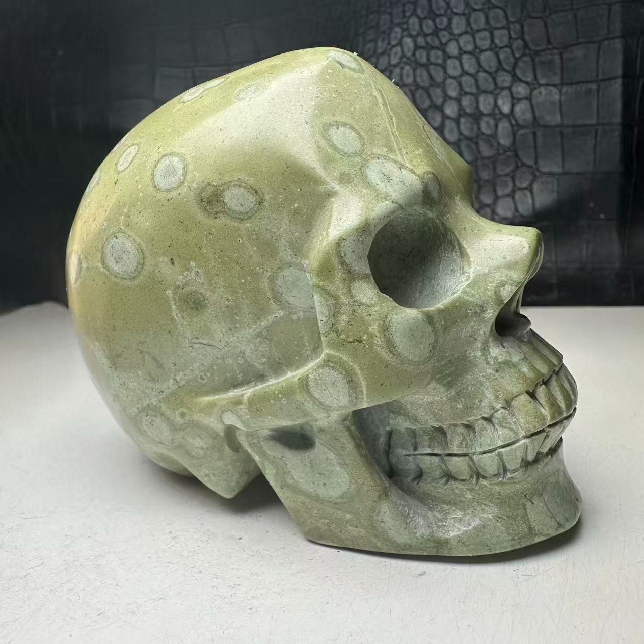 780g Natural Crystal Mineral Specimen.Plum blossom stone.Hand-carved SKULL.BD