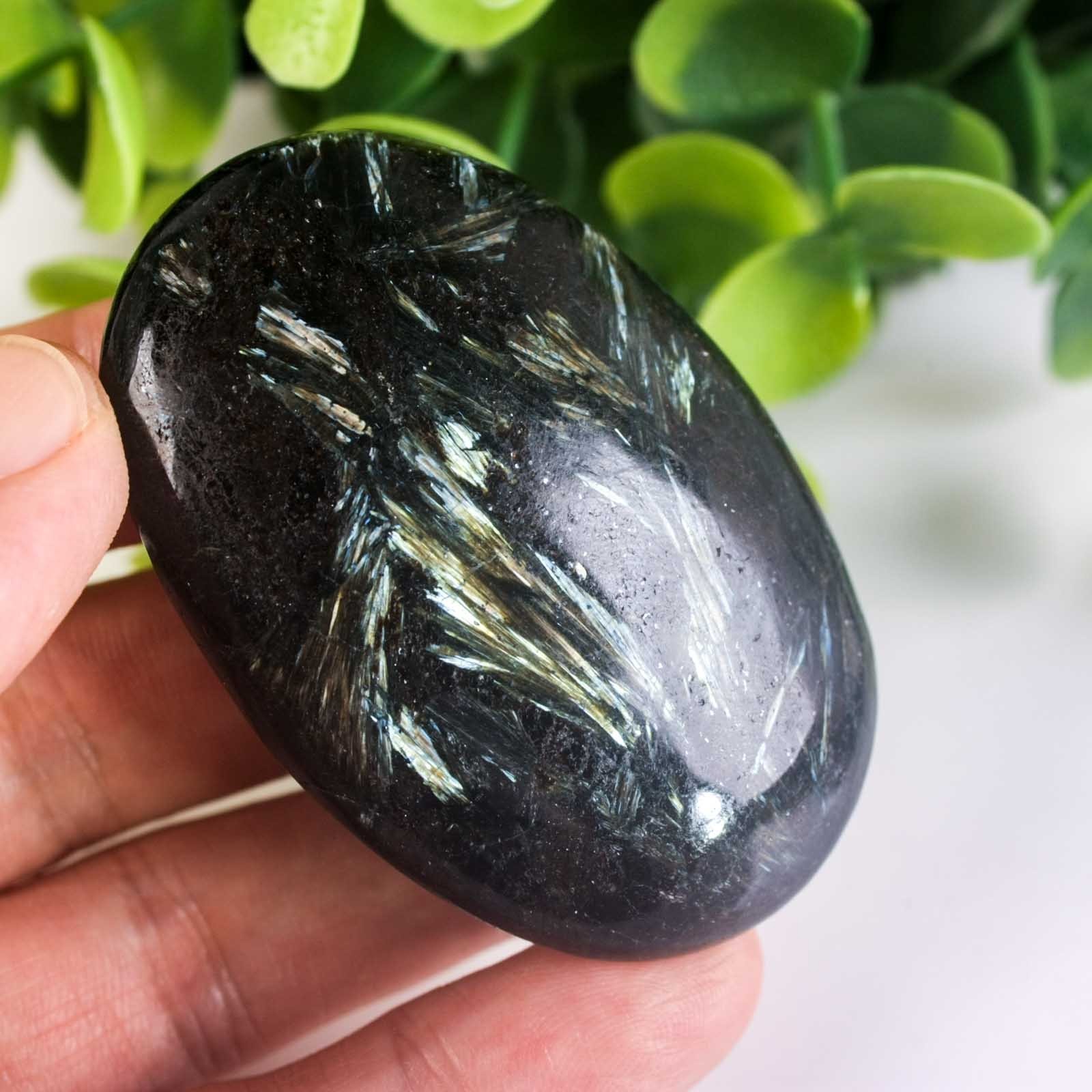 67g 60mm Rare Arfvedsonite Palm Stone Natural Firework Flash Crystal Worry Stone