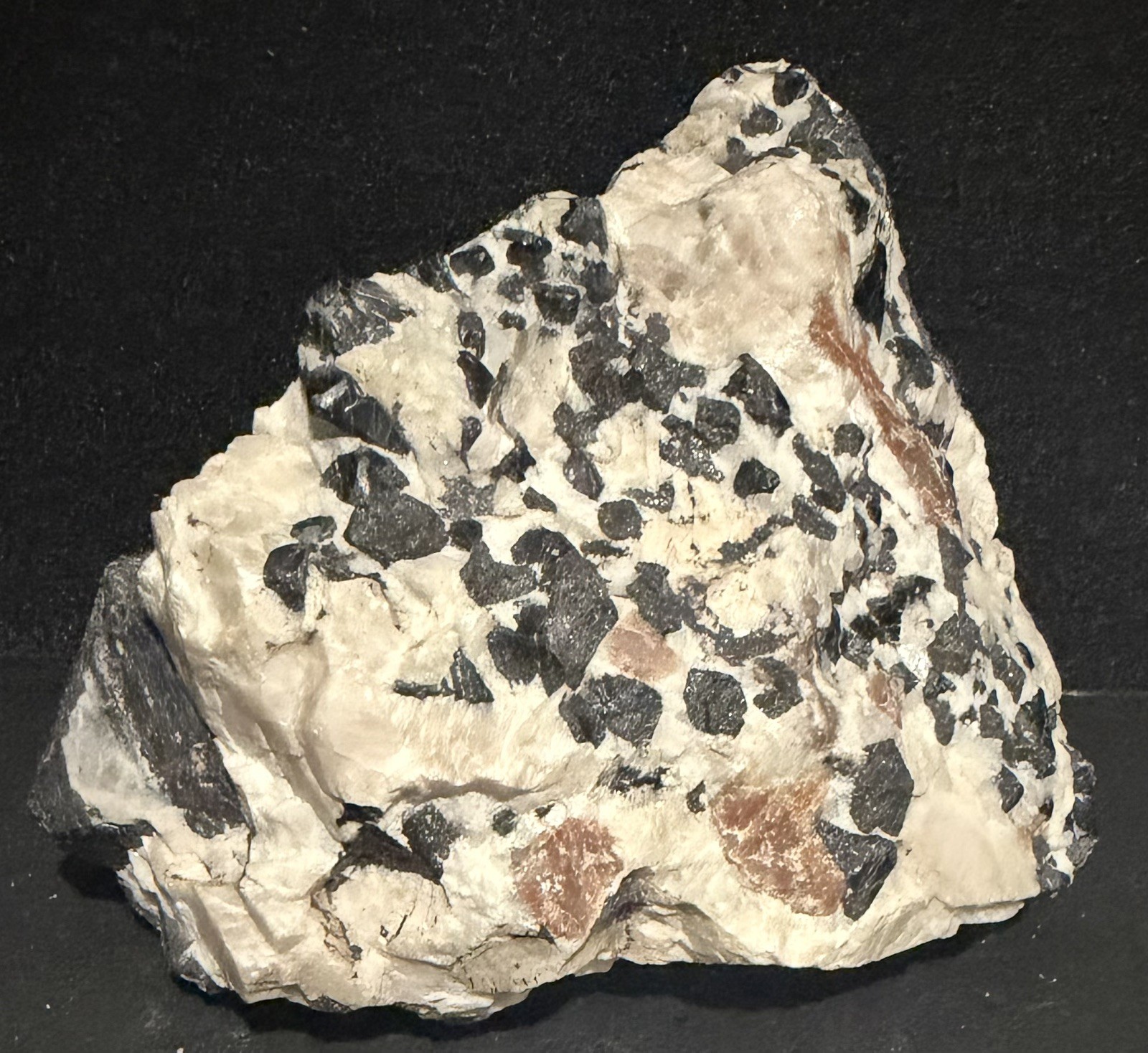 Franklinite crystal in Fluorescent Red Calcite with Willemite From Franklin,Nj