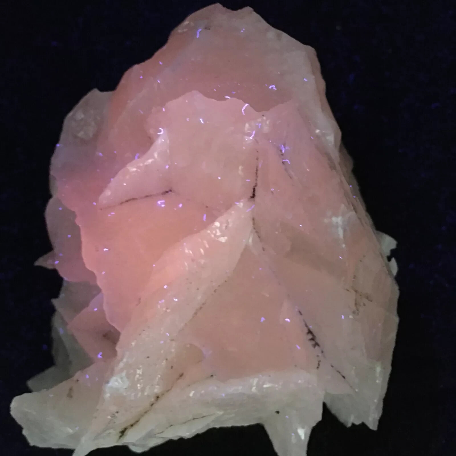 387g Rare pink fluorescent calcite comes from Chenzhou, Hunan, China