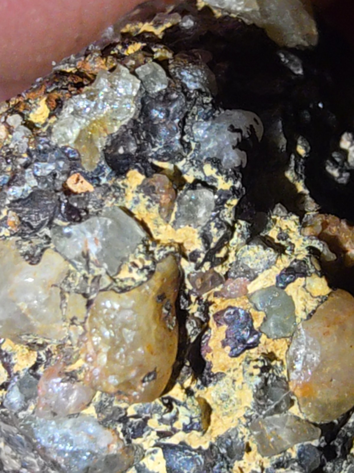 Bearing diamond rock that’s 1 1/2 tall by 1 1/4 inches in whith.