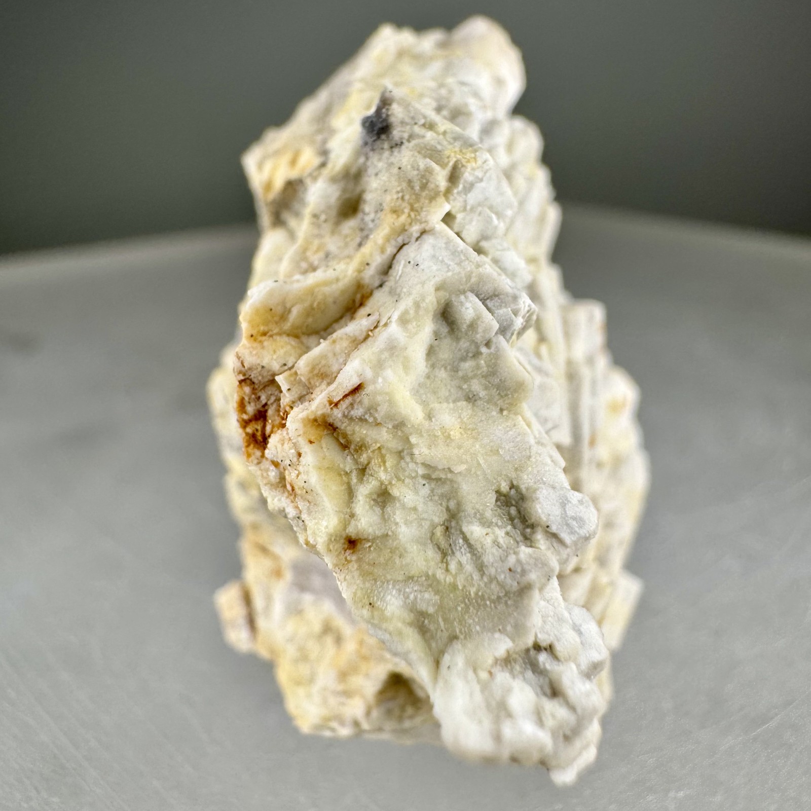 Sogdianite, Microcline, Arfvedsonite: Washington Pass, Washington, USA