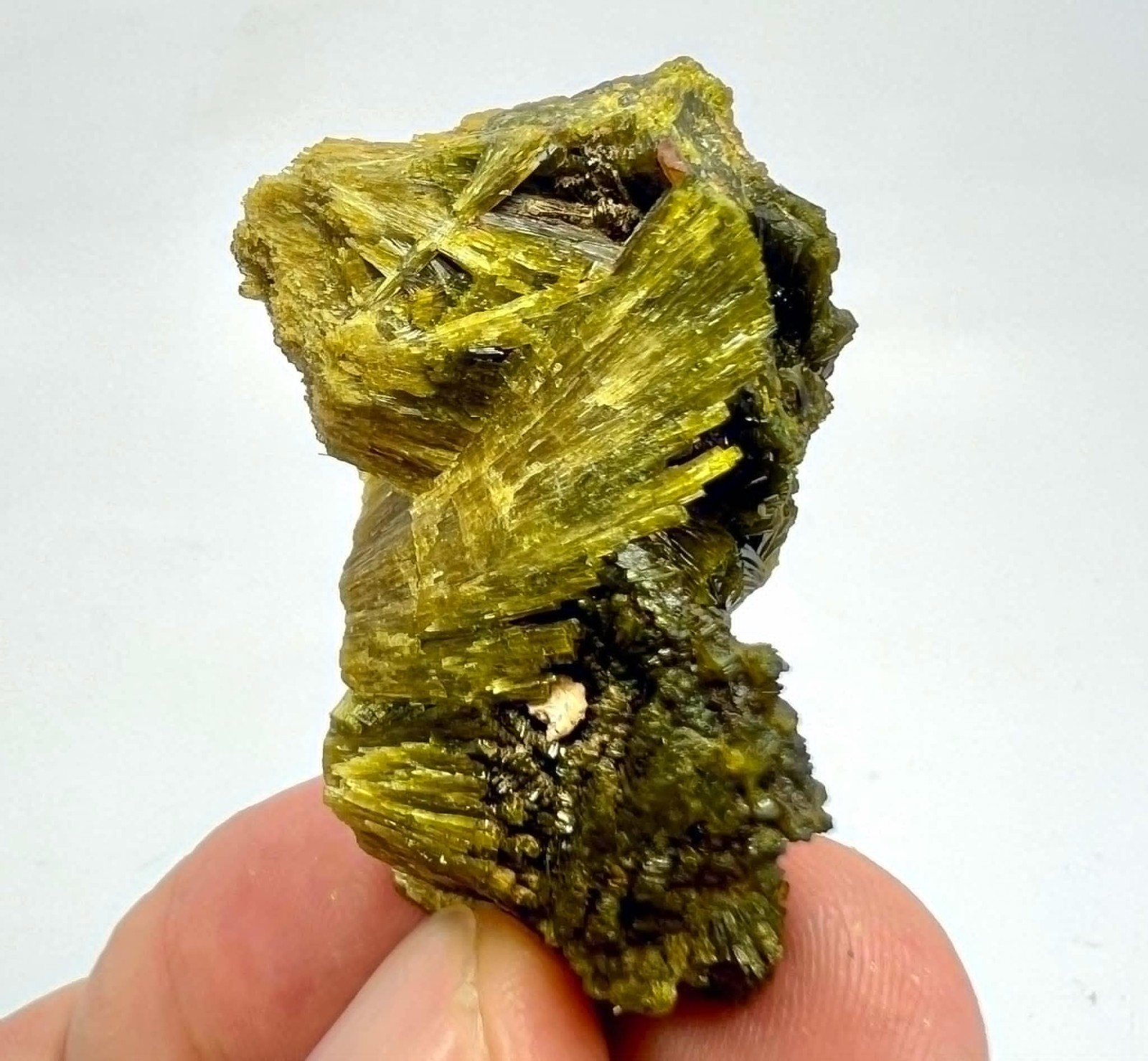 225 Carat Extremely Beautiful Green Epidote Huge Specimen From Pakistan AS2