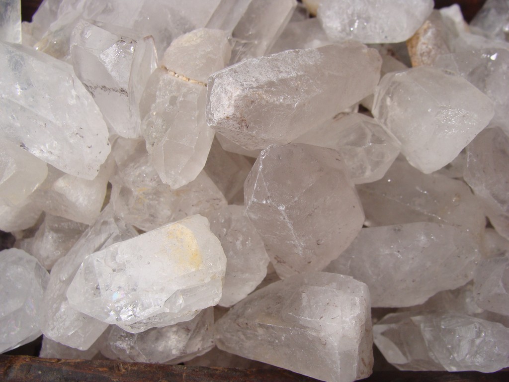 500 Carat Lots of Unsearched Quartz Crystal Points + a FREE faceted gemstone