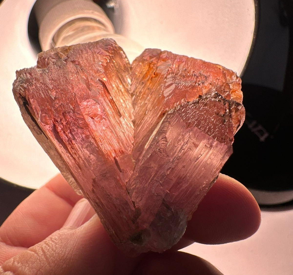153g Natural Twin Diaspore Crystal – Color Change – 5x5x5.5 cm – Collector Grade