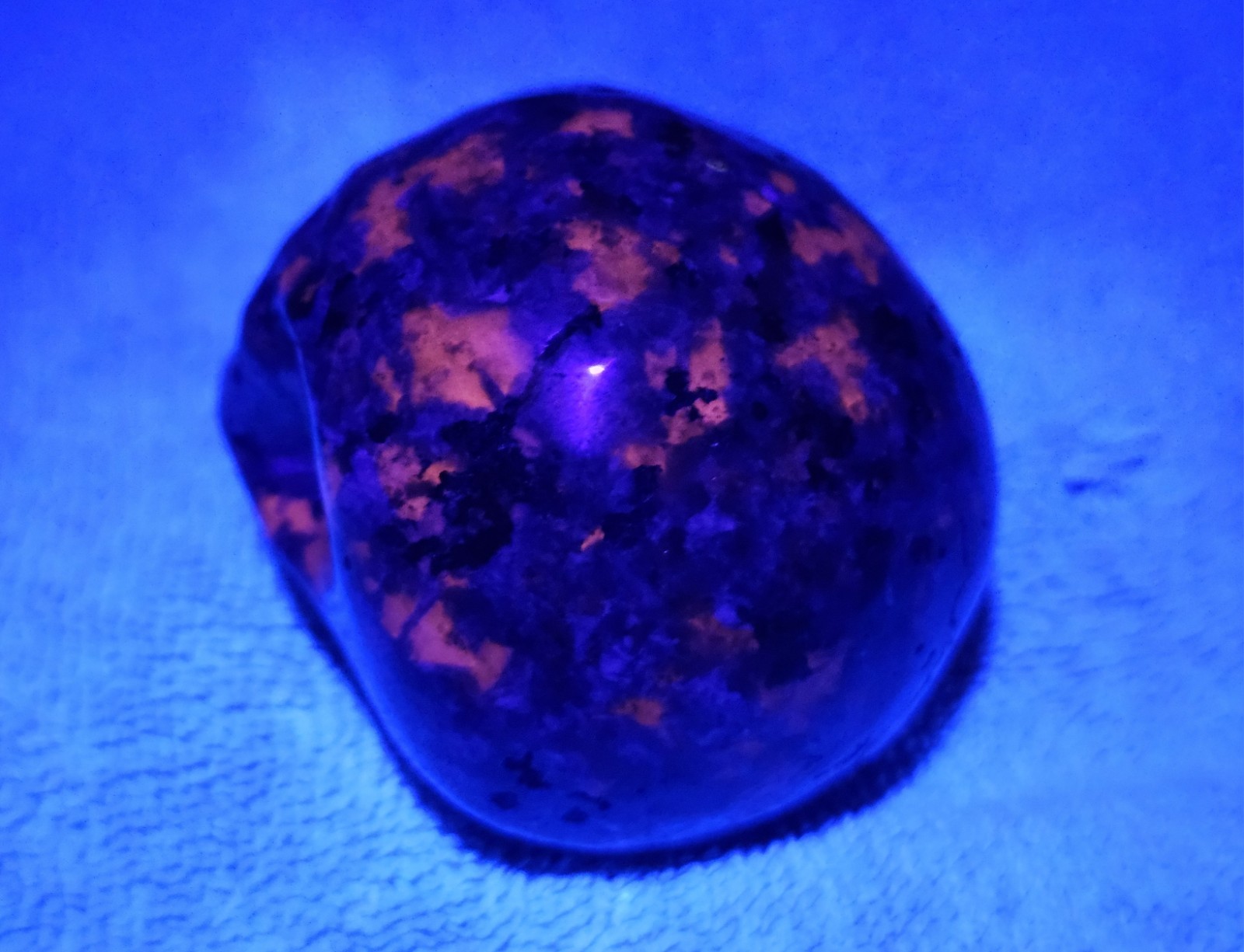 Yooperlite Carved Skull Mineral Specimen UV Reactive Approx. 2 Inches