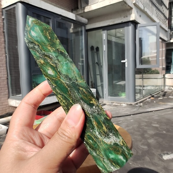 383g Natural Emerald Obelisk Tower Point Quartz Crystal mineral Healing Energy