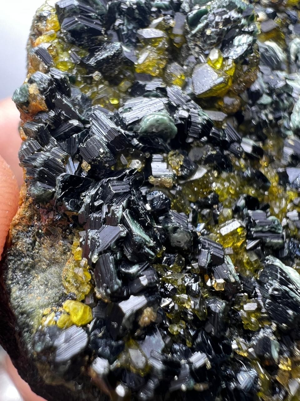 211-Gr Vesuvianite crystal specimen with Diopside &Magnetite Clinochlore @Pak