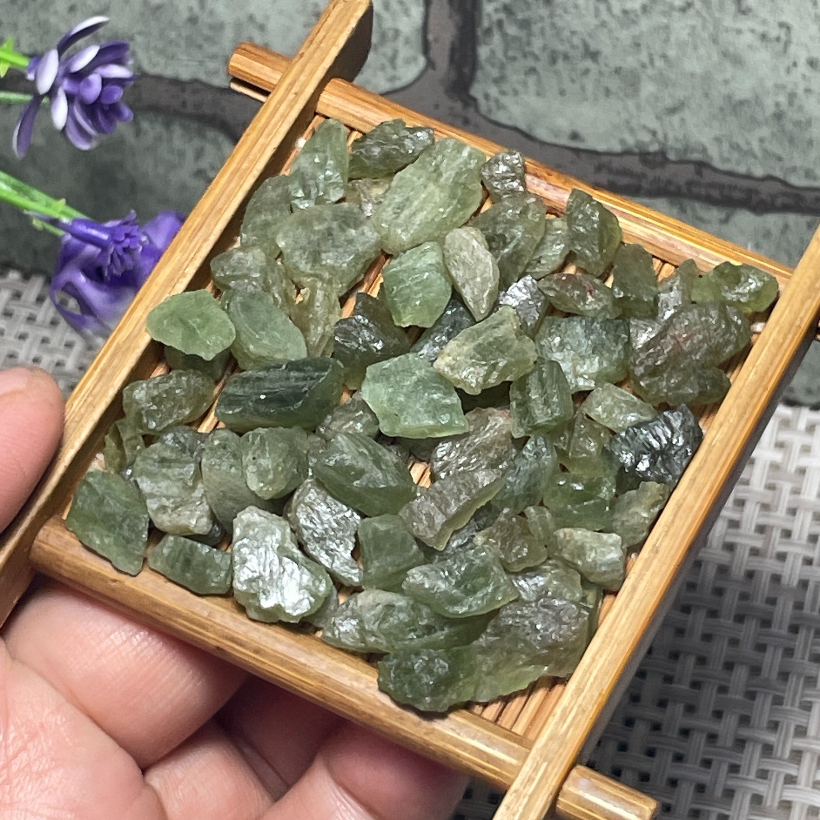 4-10mm Raw Green Apatite Stone – Natural rough Apatite from Madagascar 41g c606