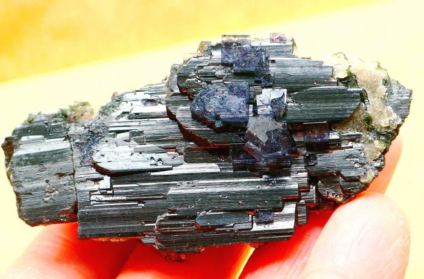 Natural”Hair” Blue Cubic fluorite Black tungsten ore mineral specimen/China