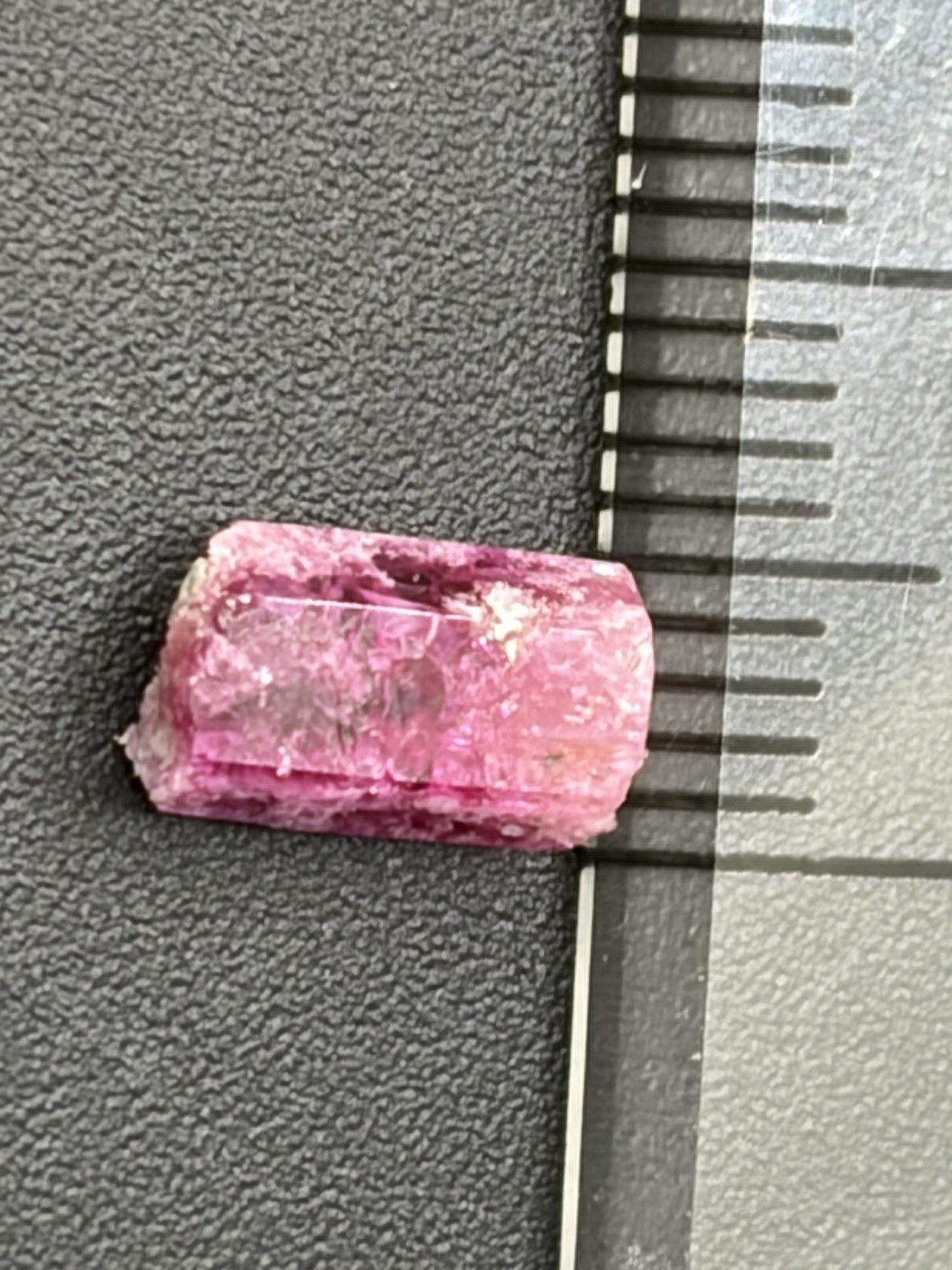 RED BERYL SPECIMEN THUMBNAIL