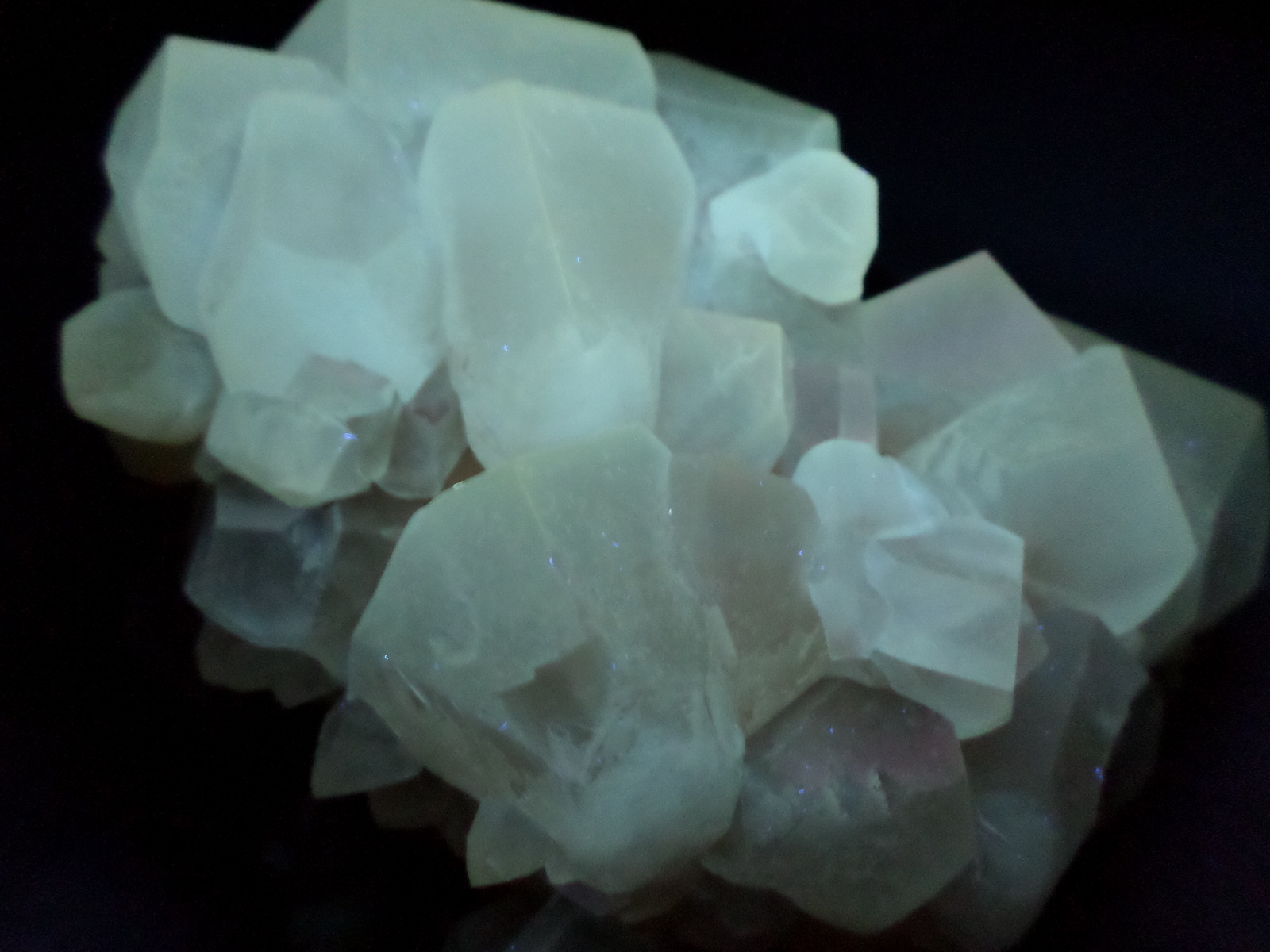 KB: LARGE CABINET BRIGHT FL WHITE CALCITE XLS & PHOS. FROM HUNAN PROVINCE, CHINA