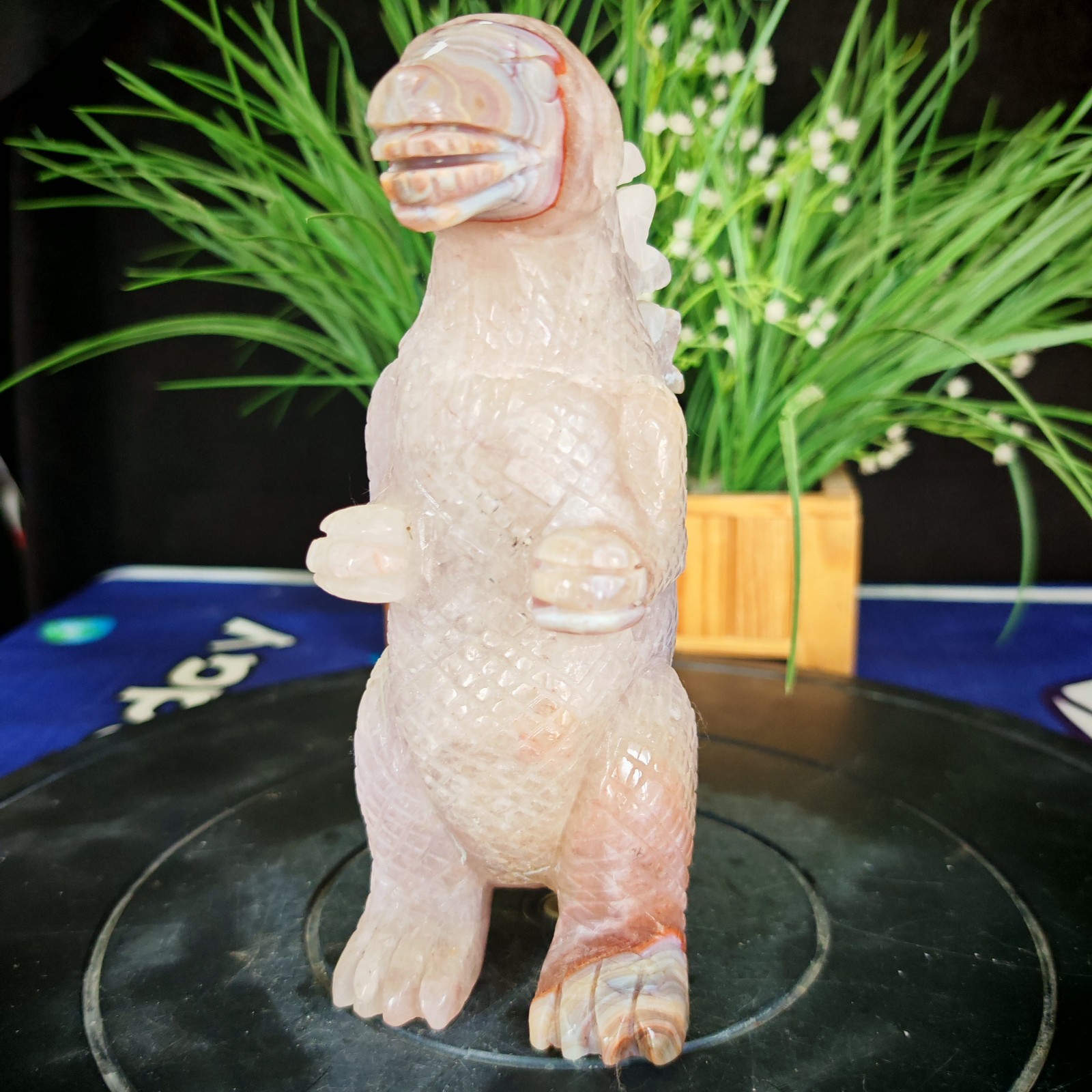 4.40LBTop natural crystal hand carved therapeutic artwork2.0kg