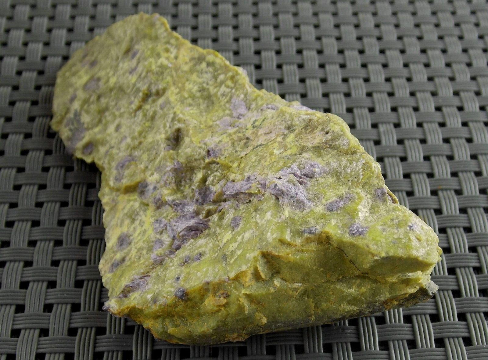 STICHTITE in SERPENTINE – 9 cm – DUNDAS, TASMANIA, AUSTRALIA 28604