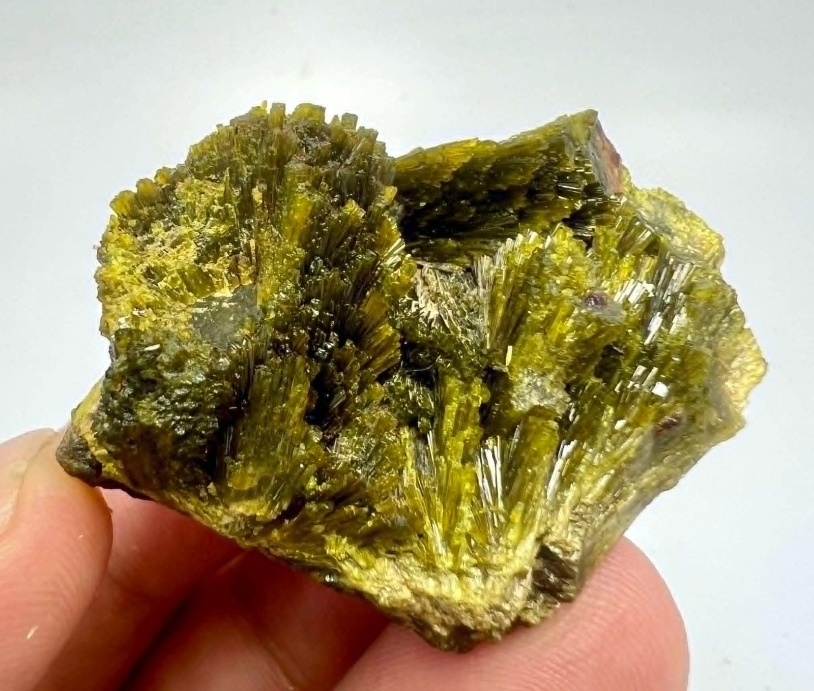 225 Carat Extremely Beautiful Green Epidote Huge Specimen From Pakistan AS2