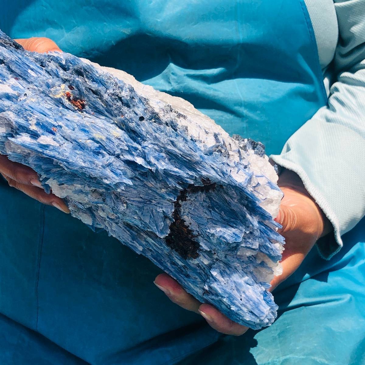 4730G Natural Blue Quartz Crystal Specimen Raw Mineral Reiki Healing Home MH5285