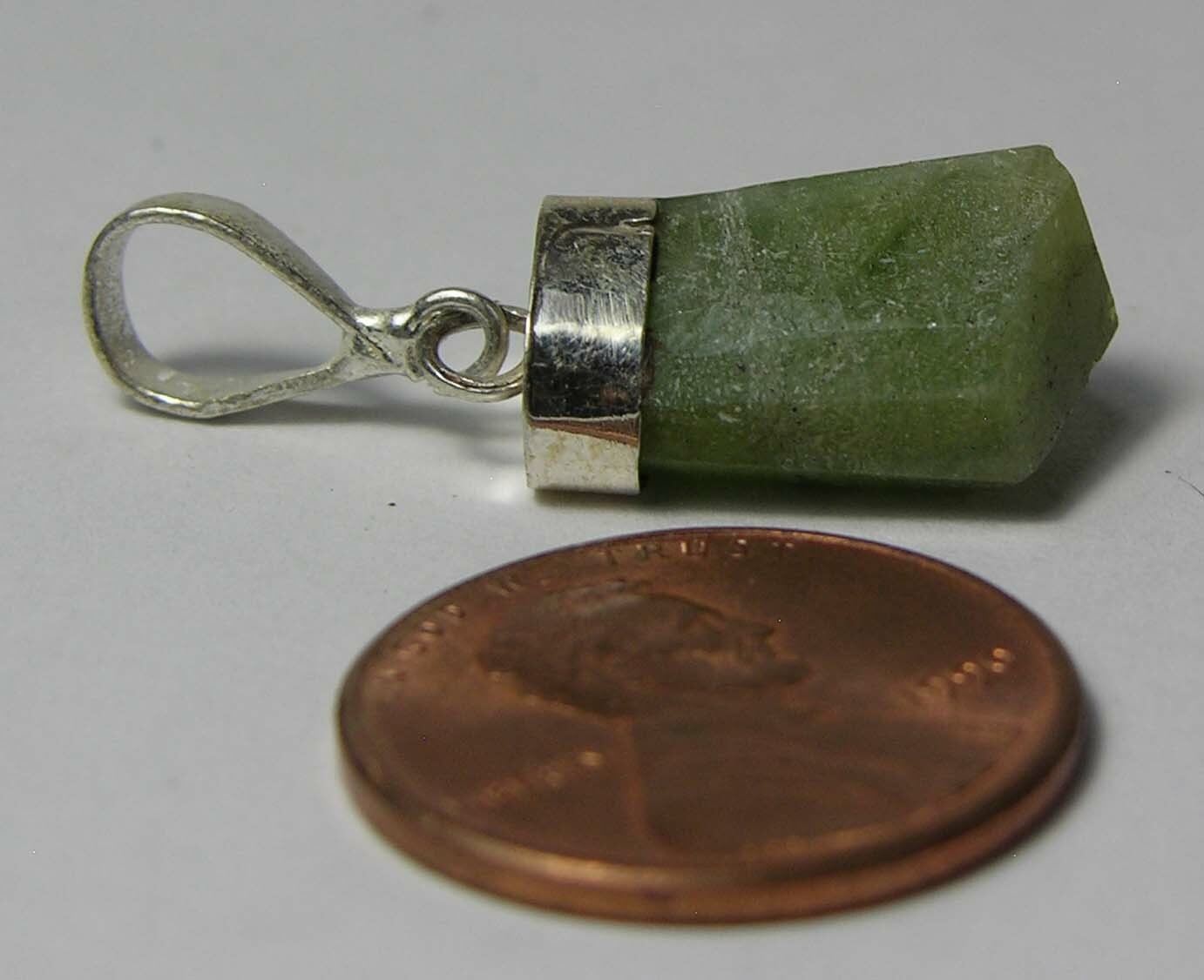 #14 Pakistan 13.60ct 100% Natural Peridot Crystal Specimen Pendant 2.70g 16.00mm