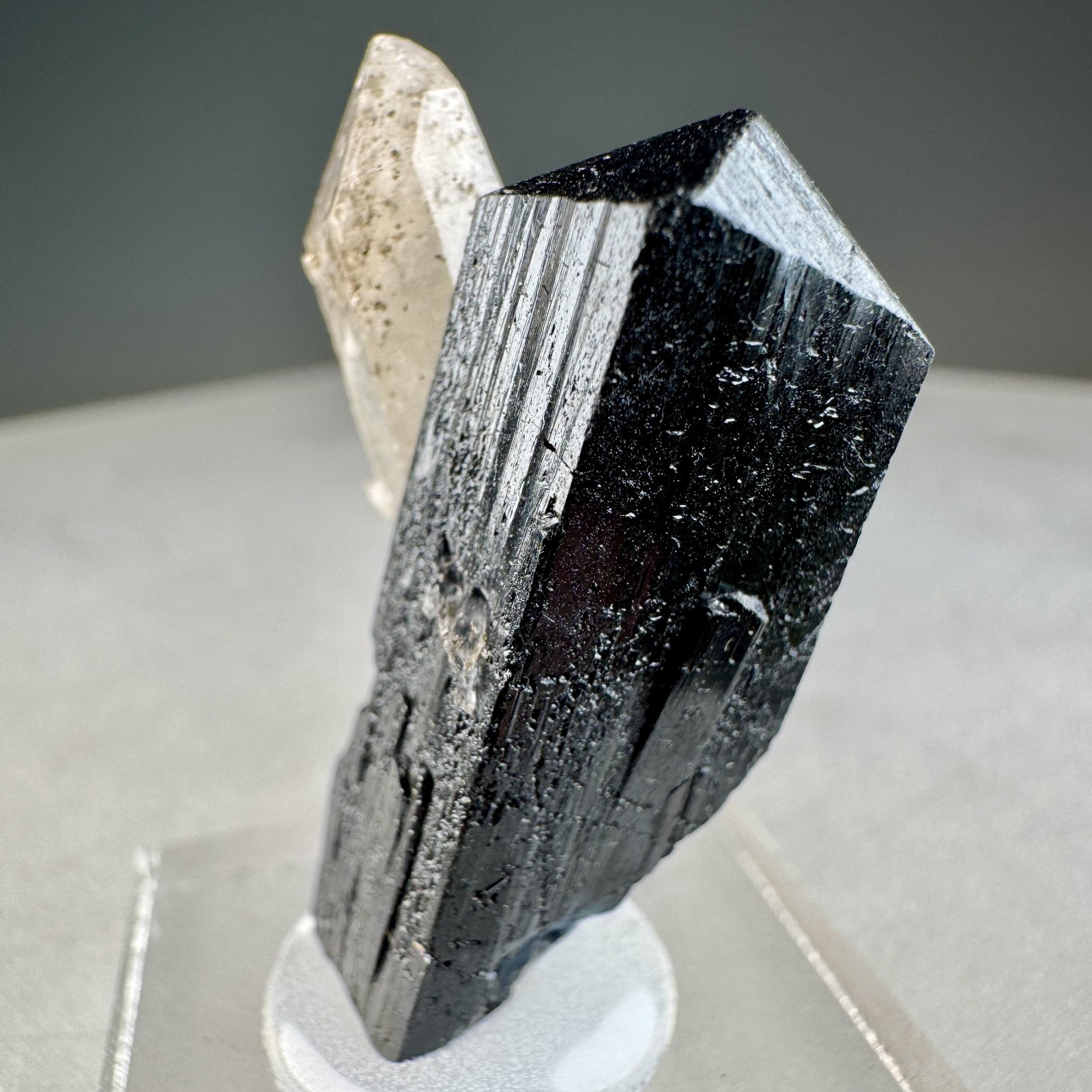 Ilvaite, Quartz: No. 1 Mine, Huanggang Fe-Sn deposit, Hexigten Banner, China