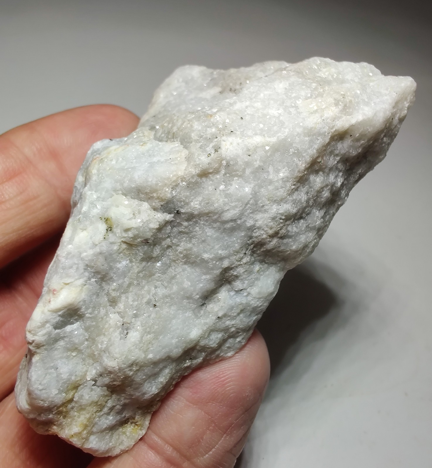 Diopside and Phlogopite fluorescent specimen. Gfoehl, Austria. 107 grams.