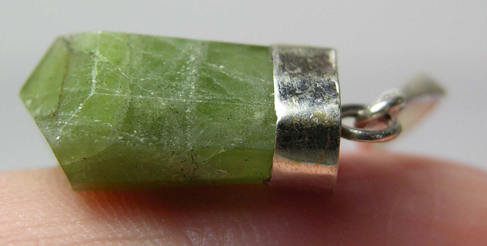 #14 Pakistan 13.60ct 100% Natural Peridot Crystal Specimen Pendant 2.70g 16.00mm