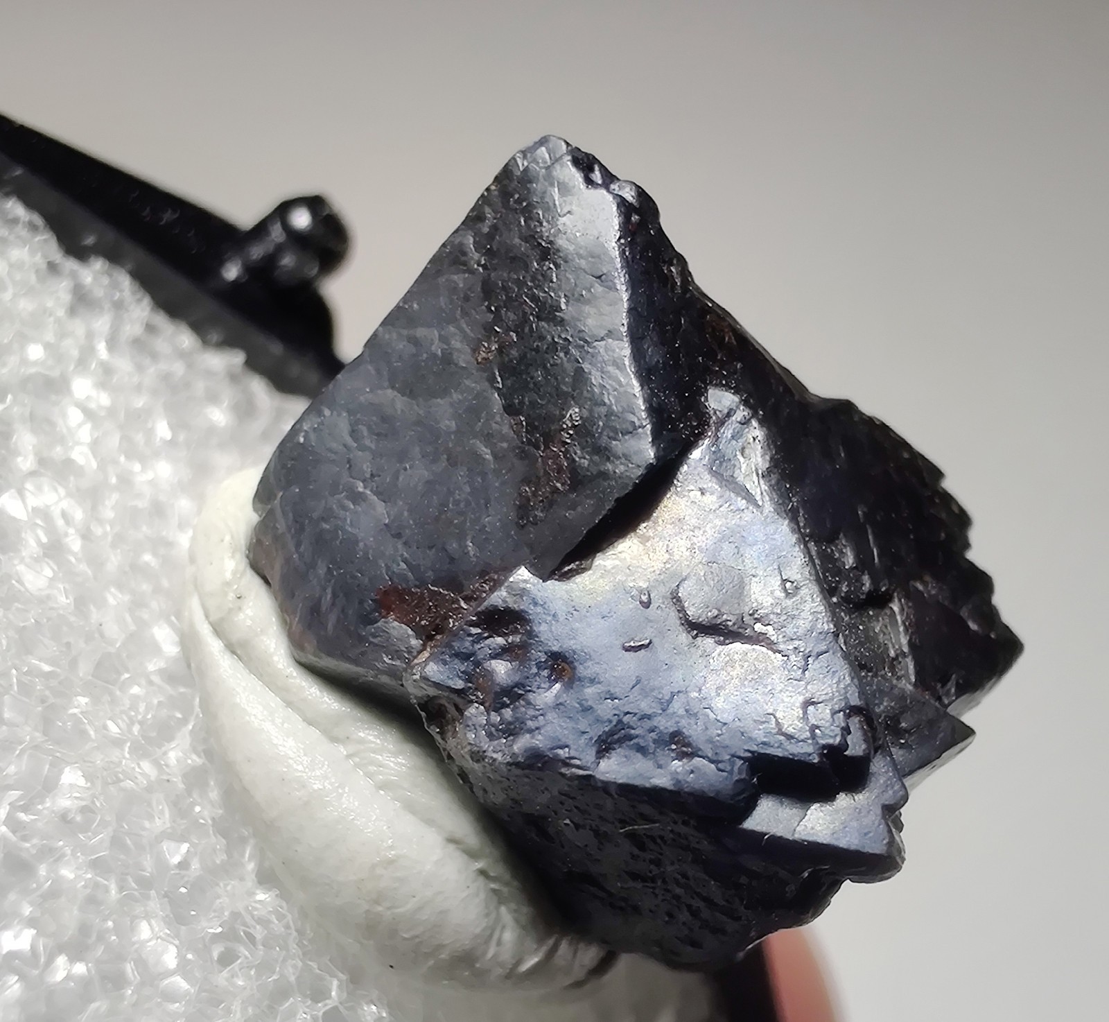 Twinned Magnetite crystal, sharp! San Calixto Prospect, Bolivia. 2 cm.