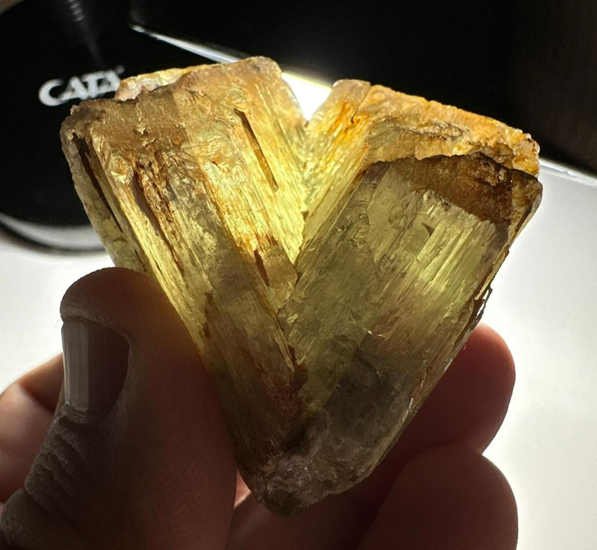 153g Natural Twin Diaspore Crystal – Color Change – 5x5x5.5 cm – Collector Grade