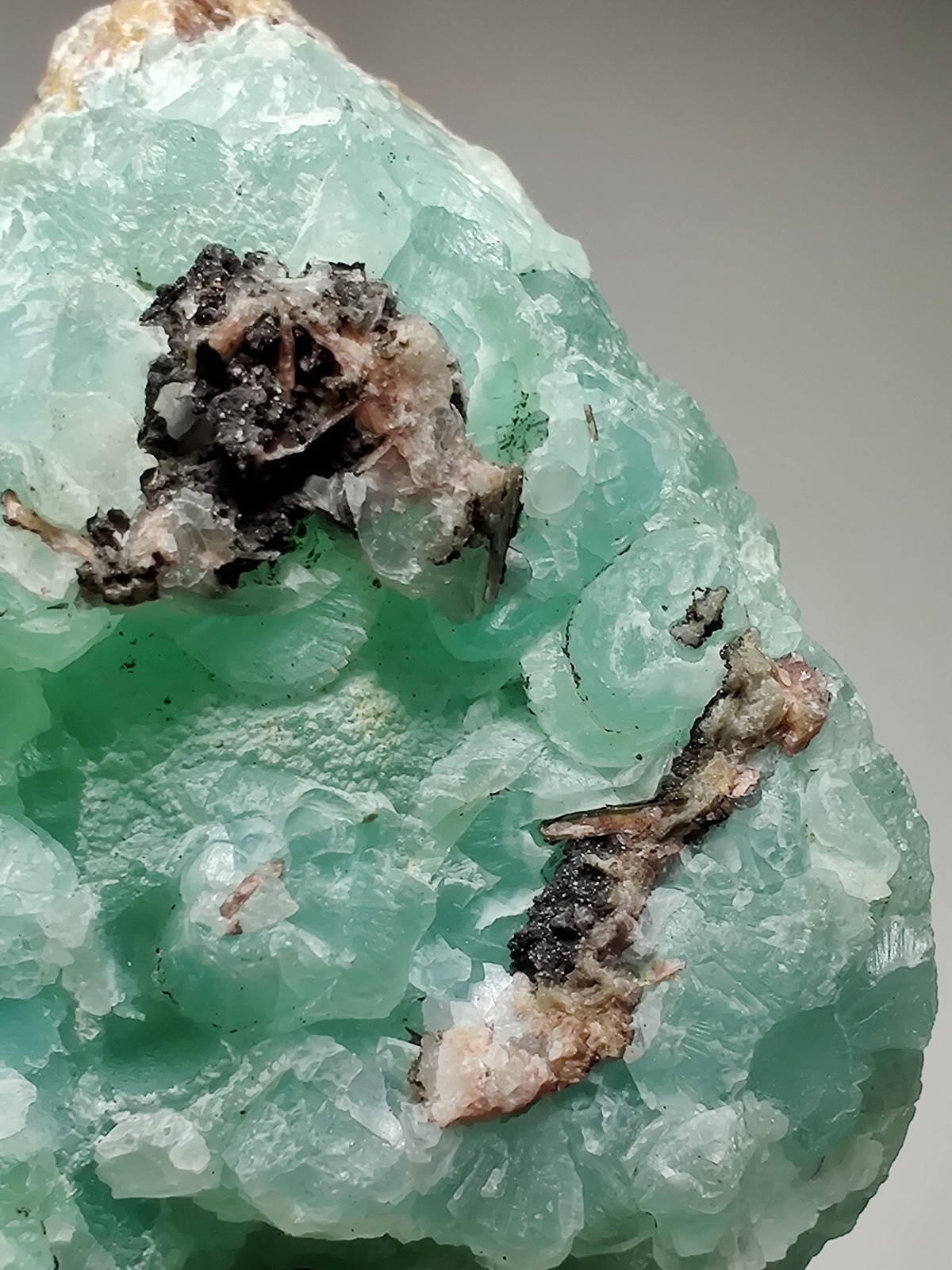 Beautiful Smithsonite specimen, great color! Kelly Mine, New Mexico. 31 grams.