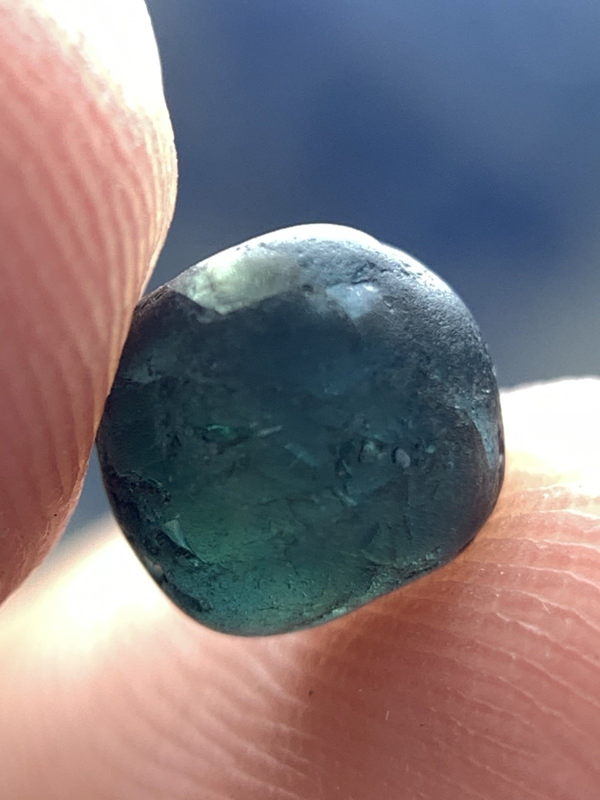 2.50 Carats Amazing Facet Grade Blue Teal Sapphire Rough Piece@Madagascar