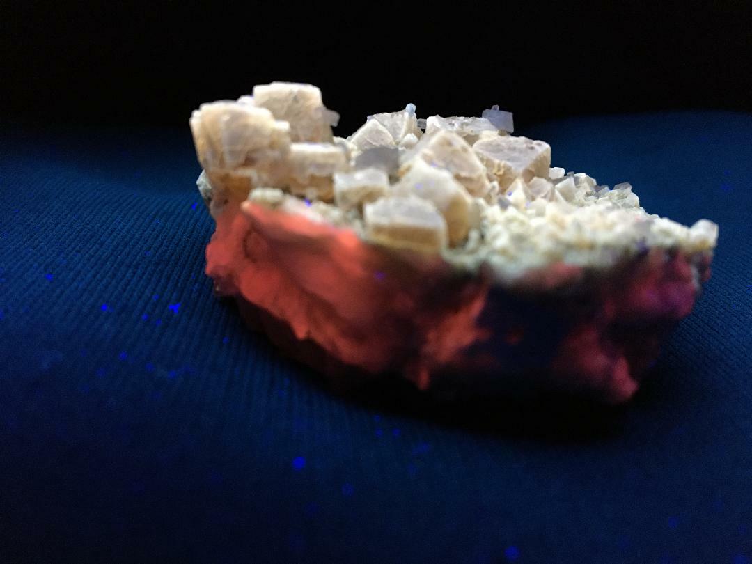 KB: BRIGHT!! FL. YELLOW/WHITE & RED CALCITE XLS. SW & PHOS., STRONTIAN, SCOTLAND