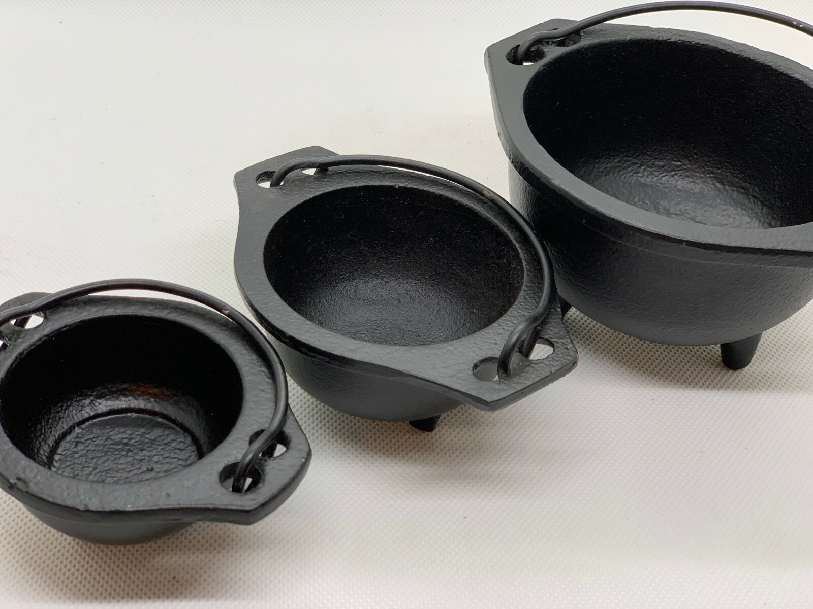 2.5″ 3″ & 6″ Diameter Cast Iron Cauldron With Handle For Smudging,Incense Burner