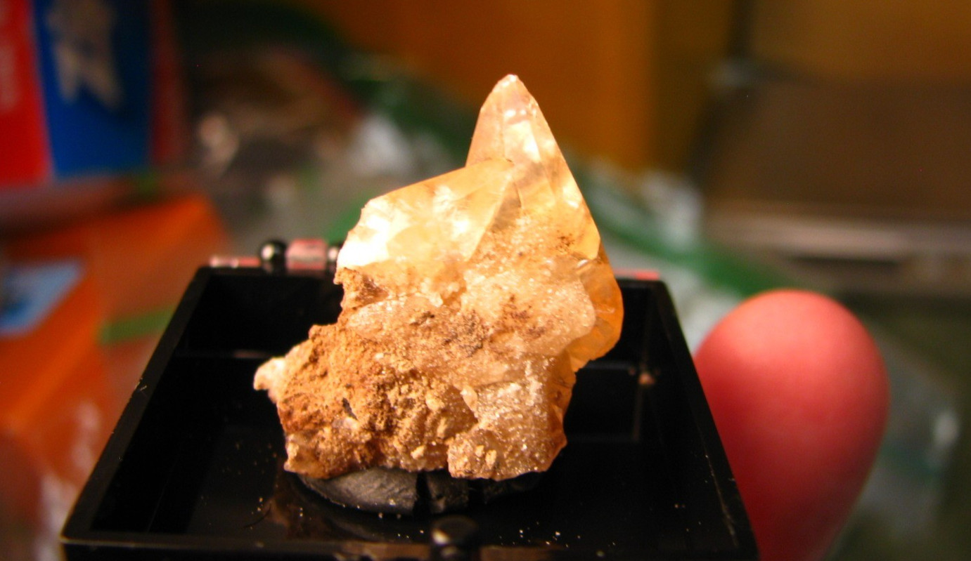 GOLDEN DOGTOOTH CALCITE CLUSTER THUMBNAIL IN CASE MARBLEHEAD QUARRY OHIO #224