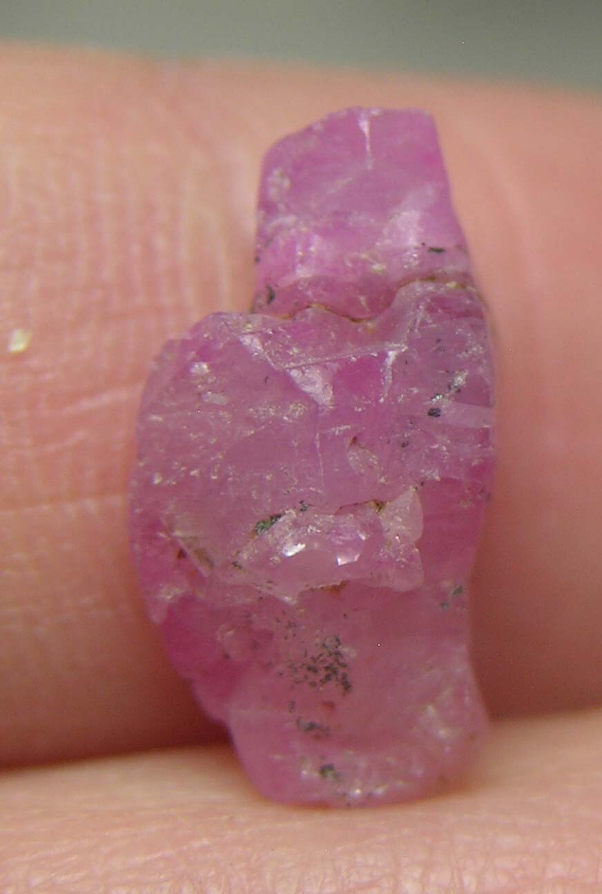 6.60ct Vietnam 100% Natural Pink Sapphire Ruby Dogtooth Crystal Specimen 15mm