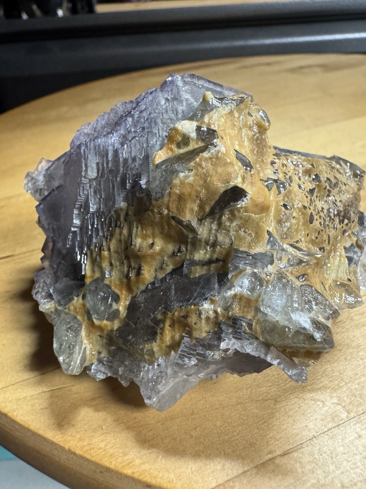 7118 Raw Fluorite Multiple Records Uv Reactive 2.0”T 2.3”W 3.4”L Wt. 10 Oz.