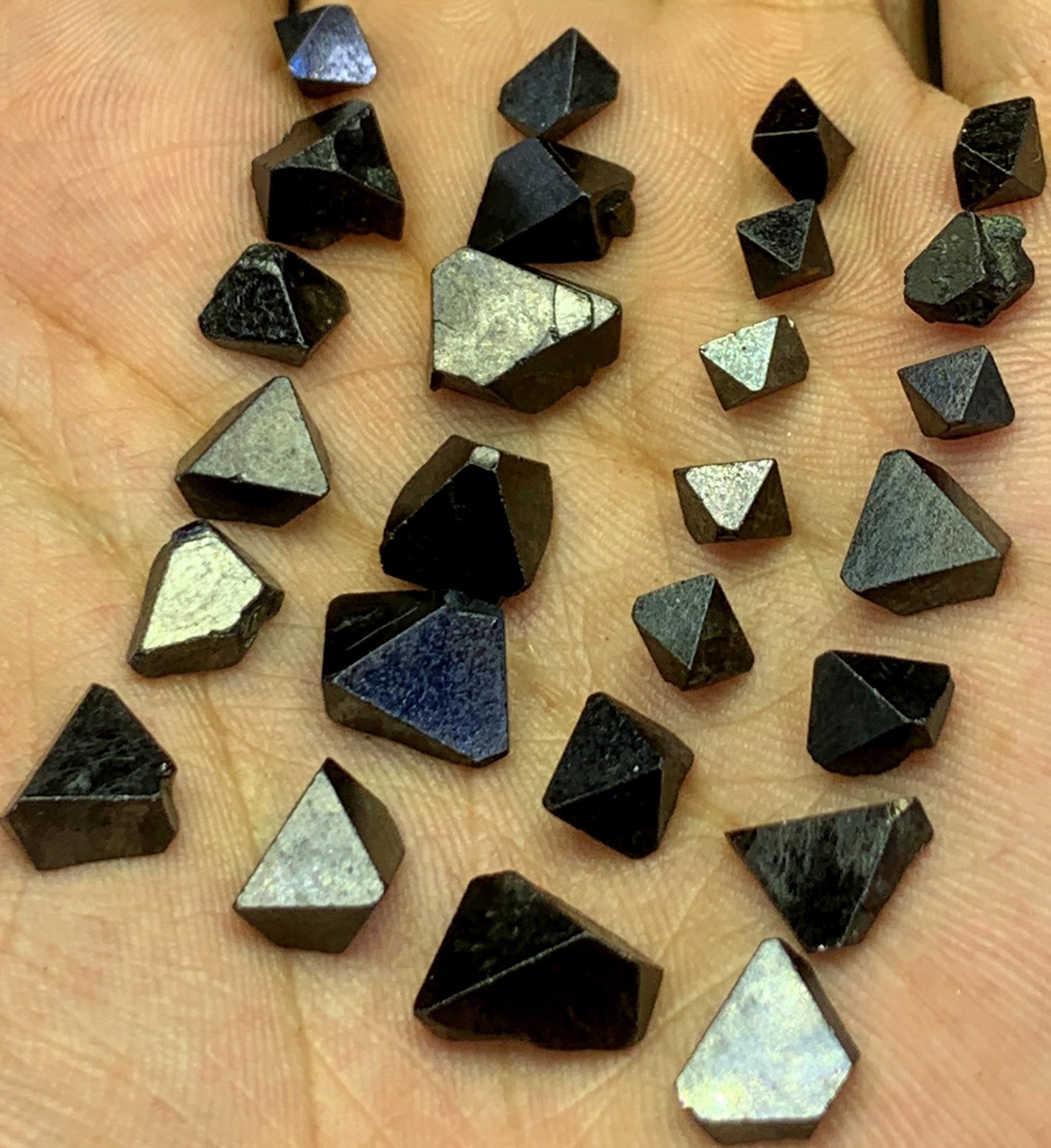 68 Carats Natural Lustrous Black Magnetite Crystals Lot From Zagi Pakistan