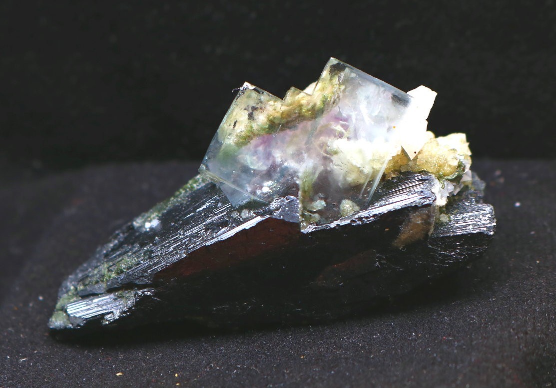 Natural Blue Cubic fluorite Black tungsten ore Mica mineral specimen/yaogangxian