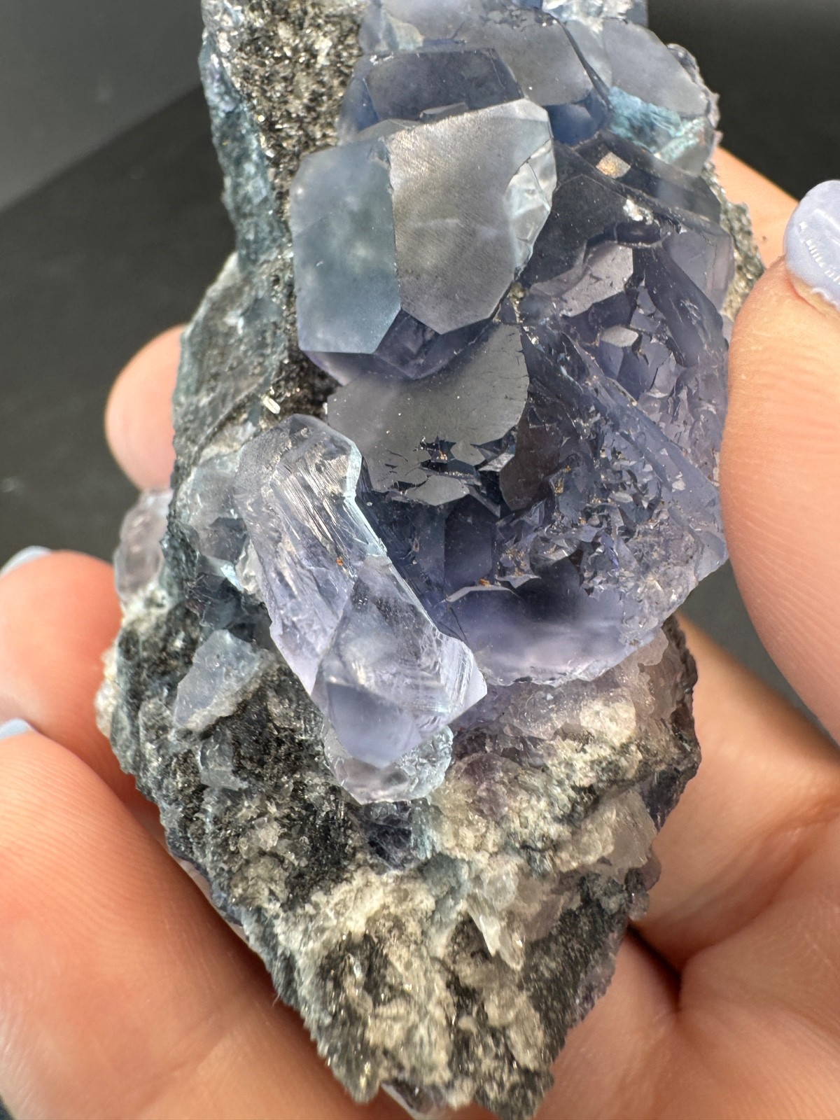 6413 Brilliant Blue Tanzanite Fluorite with RAINBOW and Quartz 106g Fu Jian