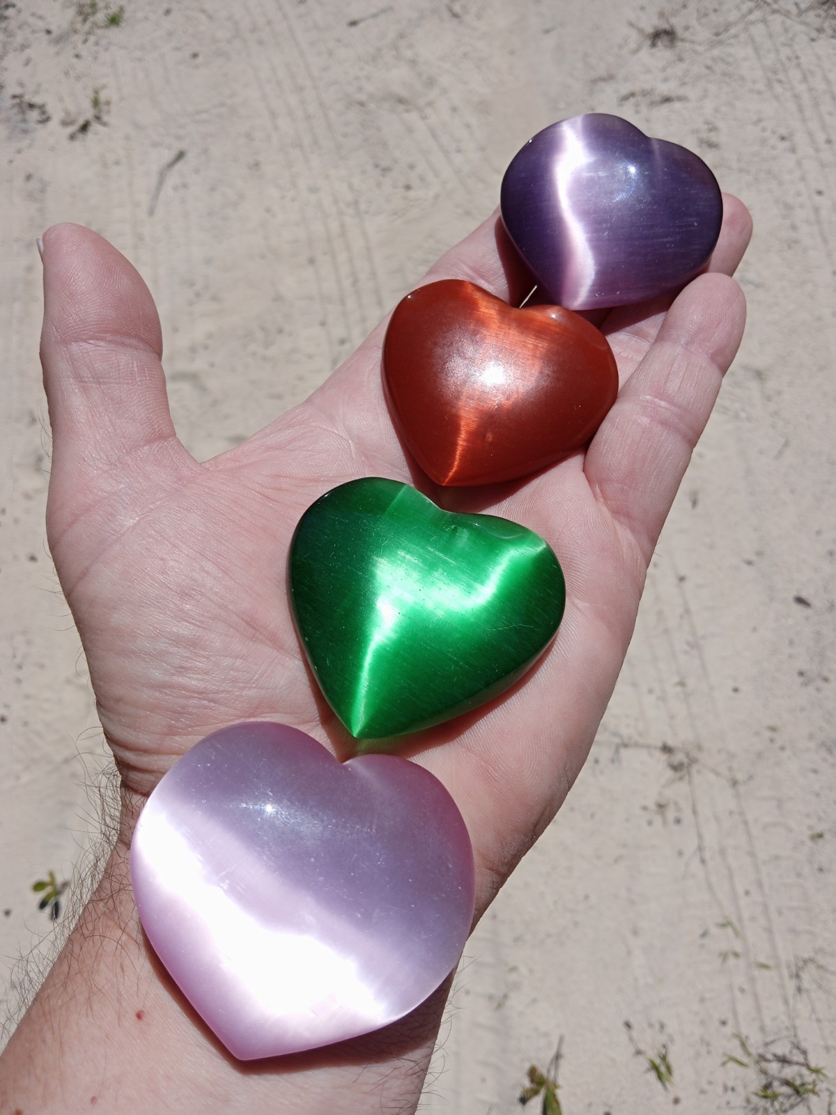 Lot of 4 Rainbow Glass Cat’s Eye Hearts! Color shifting.. Q1