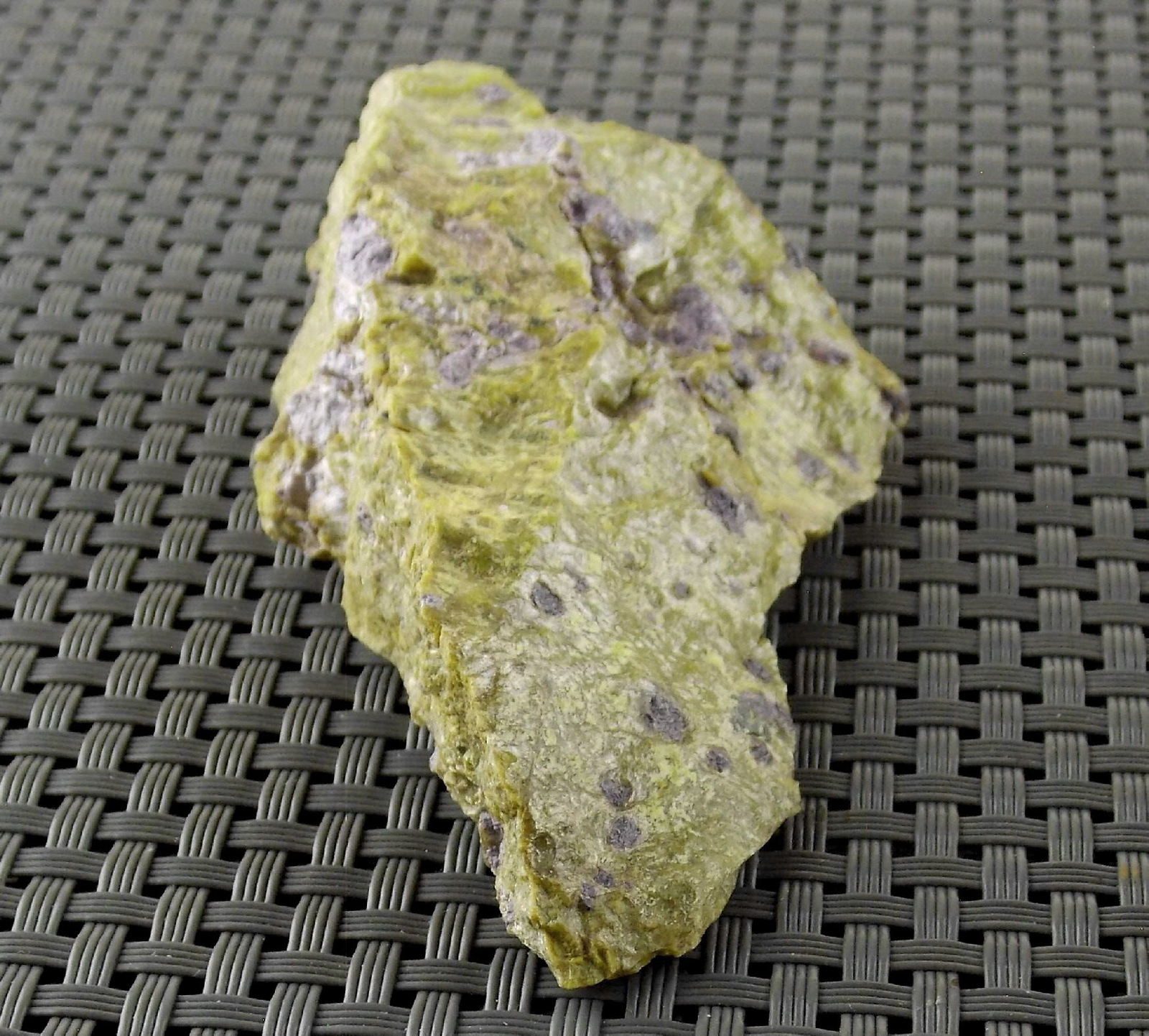 STICHTITE in SERPENTINE – 9 cm – DUNDAS, TASMANIA, AUSTRALIA 28604