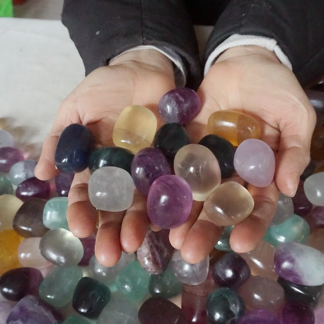 11LB 155Pcs Natural Rainbow Fluorite Quartz Crystal Palm Tumbled Stone Healing