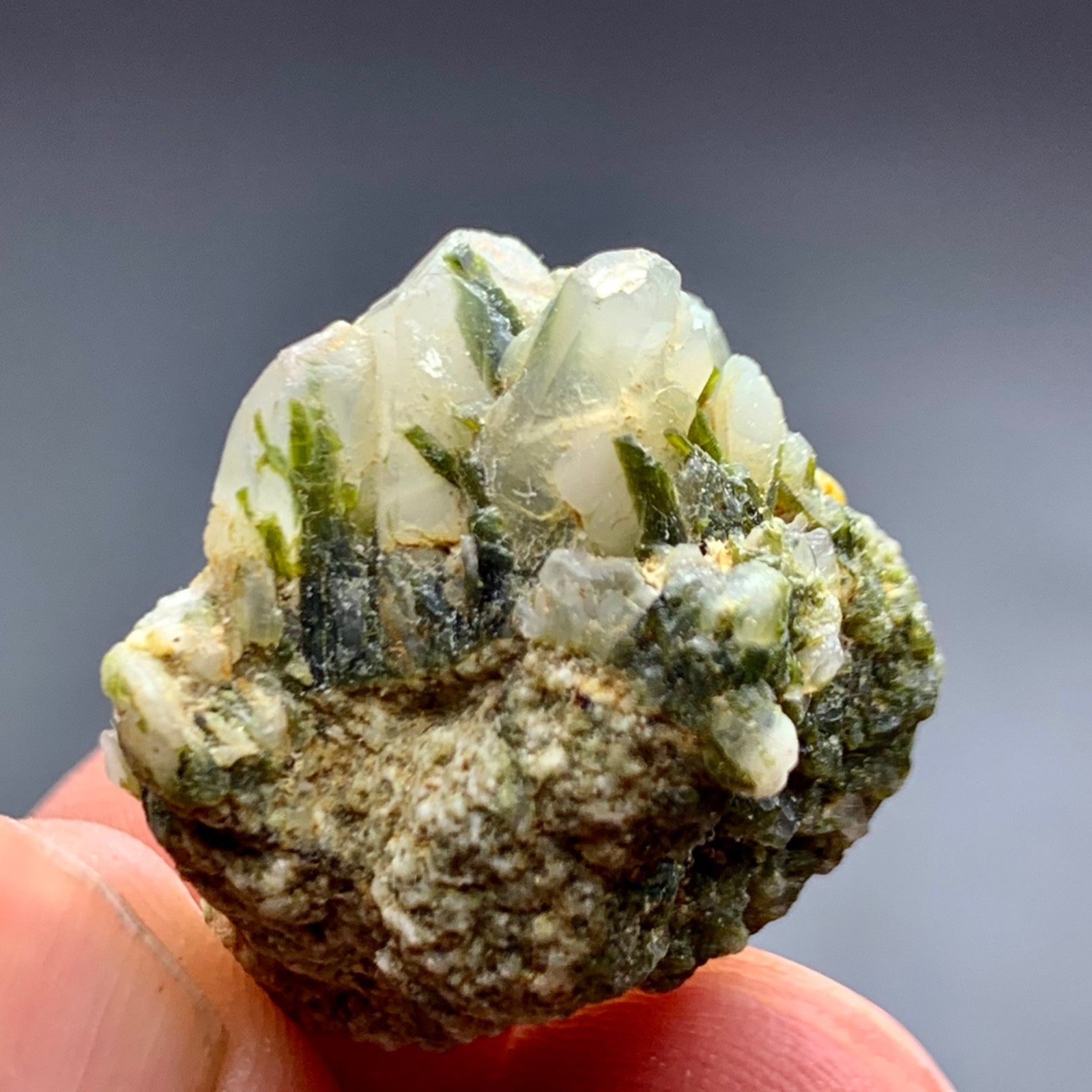60 CT Terminated Natural Epidot Crystals Bunch with Quartz Pakistan
