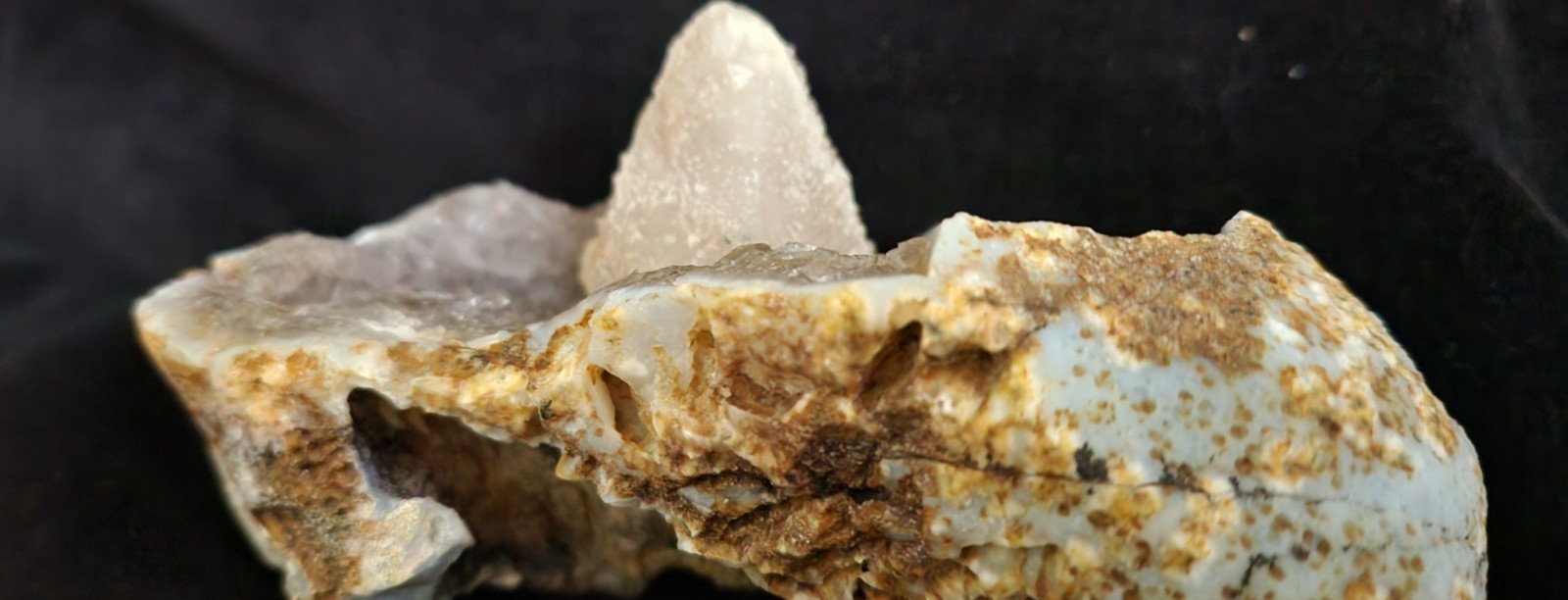 Calcite on Amethyst Geode – Nashik India – 5.25″ Cabinet Specimen