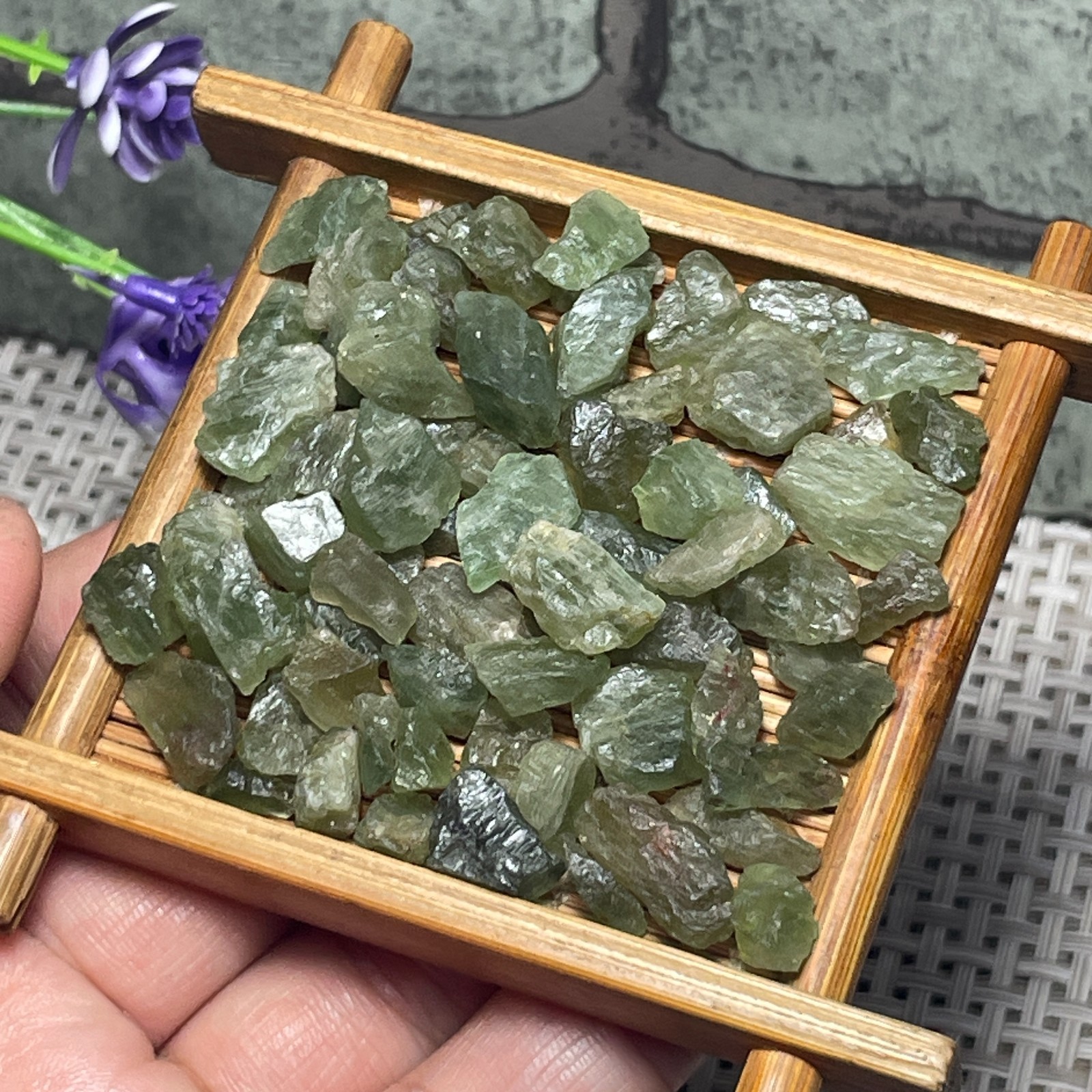 4-10mm Raw Green Apatite Stone – Natural rough Apatite from Madagascar 41g c606