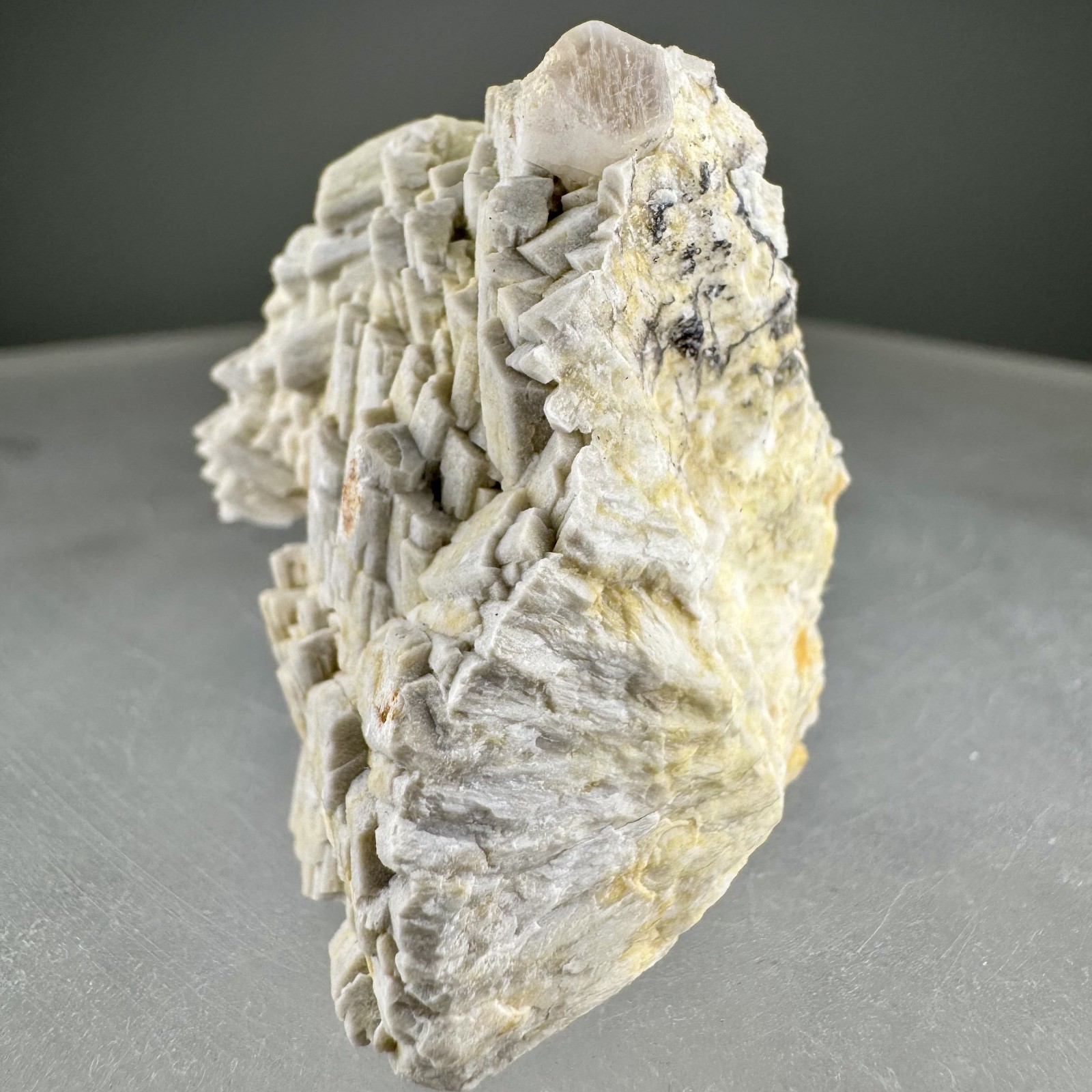 Sogdianite, Microcline, Arfvedsonite: Washington Pass, Washington, USA
