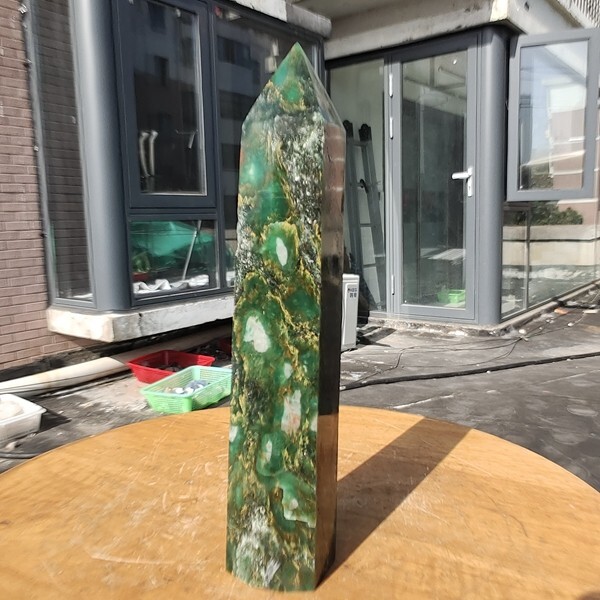 383g Natural Emerald Obelisk Tower Point Quartz Crystal mineral Healing Energy