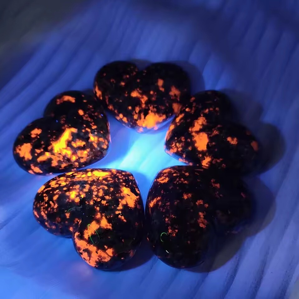 Natural Heart Shape Yooperlite Flame Stone UV Reactive Fire Rock Specimens Decor