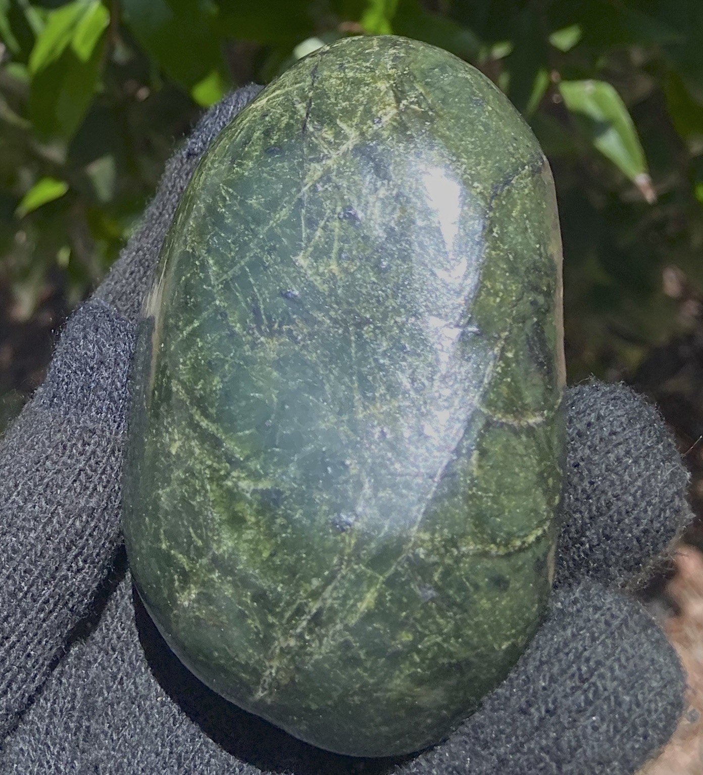 BIG SUR SERPENTINE RICH GREEN BIG POLISHED NUGGET 400 GRAMS -14.1 OZ’s MONTEREY