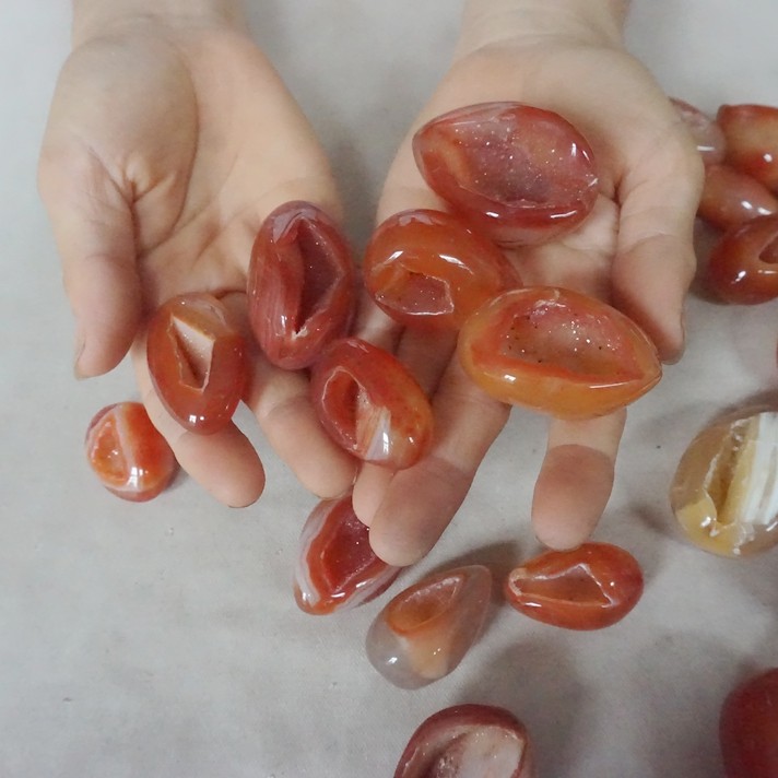 2.2LB 32 Natural Red Carnelian Agate Crystal Geode Egg Carved Palm Stone Healing