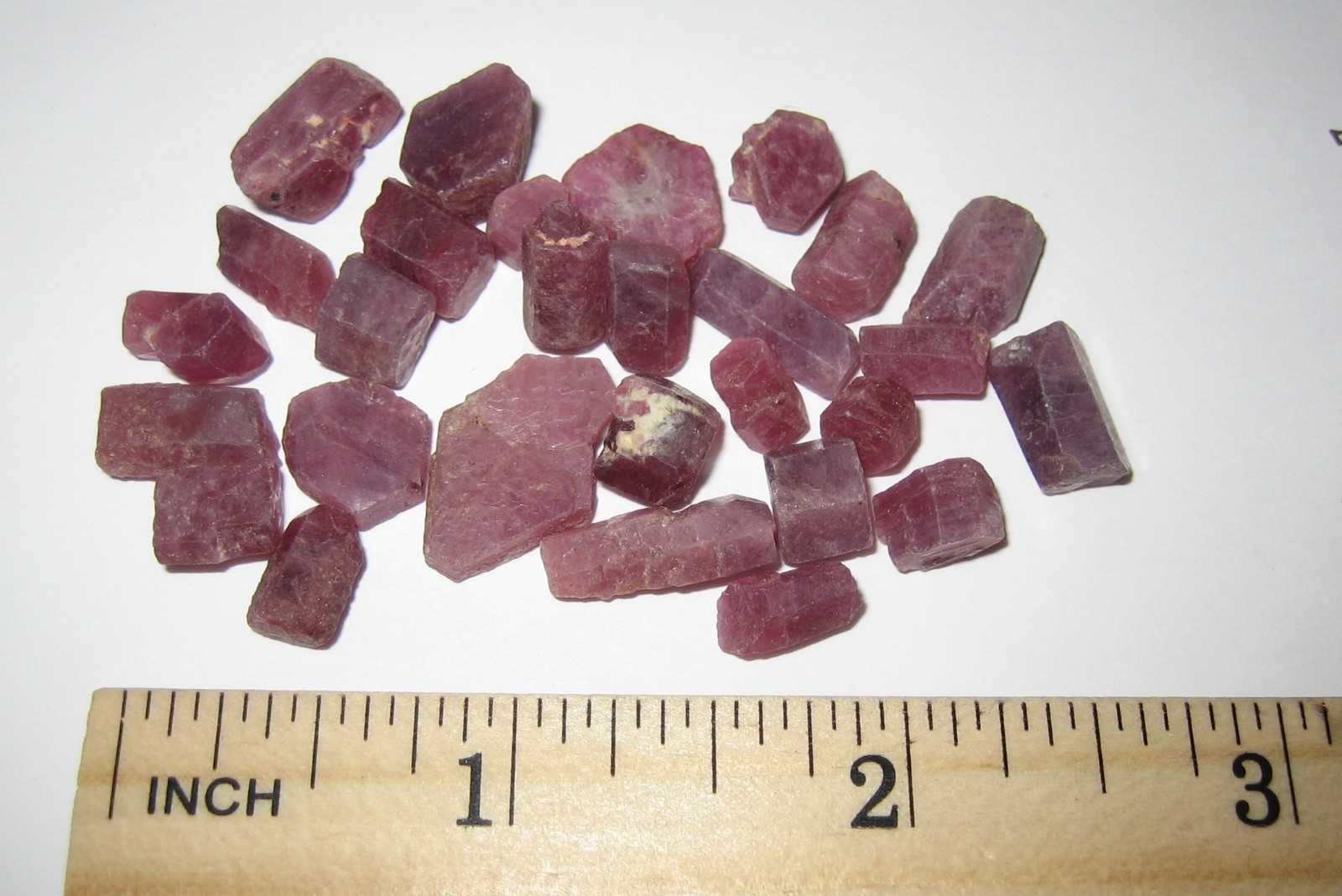 28 QUALITY NATURAL 0.2″- 0.6″ RUBY CRYSTAL MINERALS FROM MADAGASCAR ~ 25grams *3