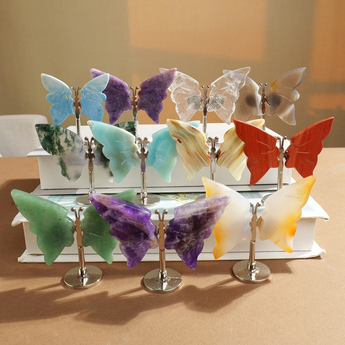 1PC Random Natural Mixed Stone Butterfly Figurine Crystal Carving Stand Home