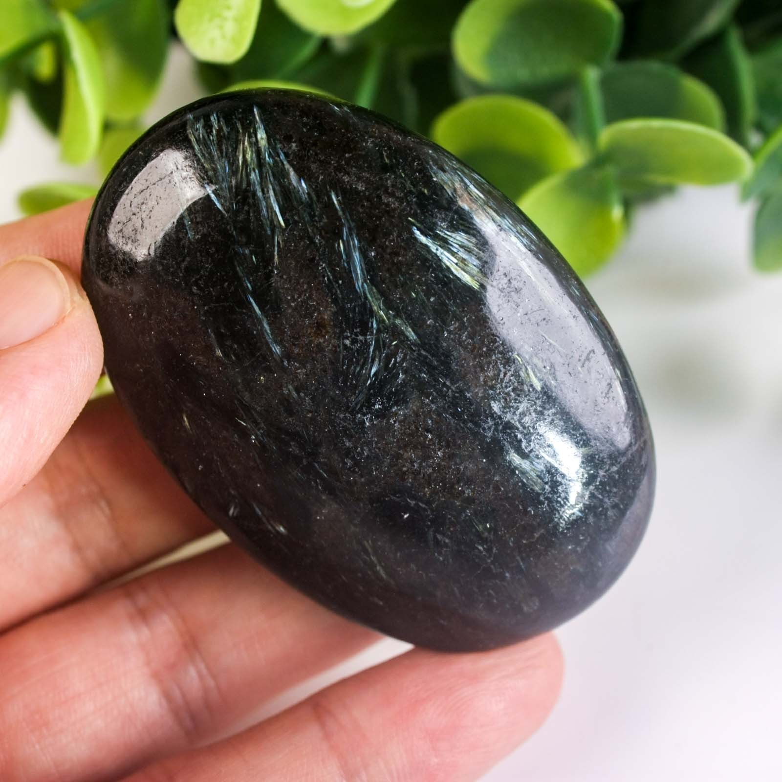 64g 60mm Rare Arfvedsonite Palm Stone Natural Firework Flash Crystal Worry Stone